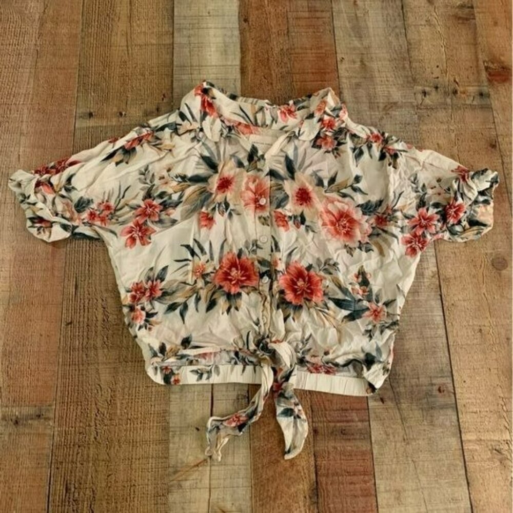 American eagle women’s Hawaiian print cropped cuffed short sleeve button up -M